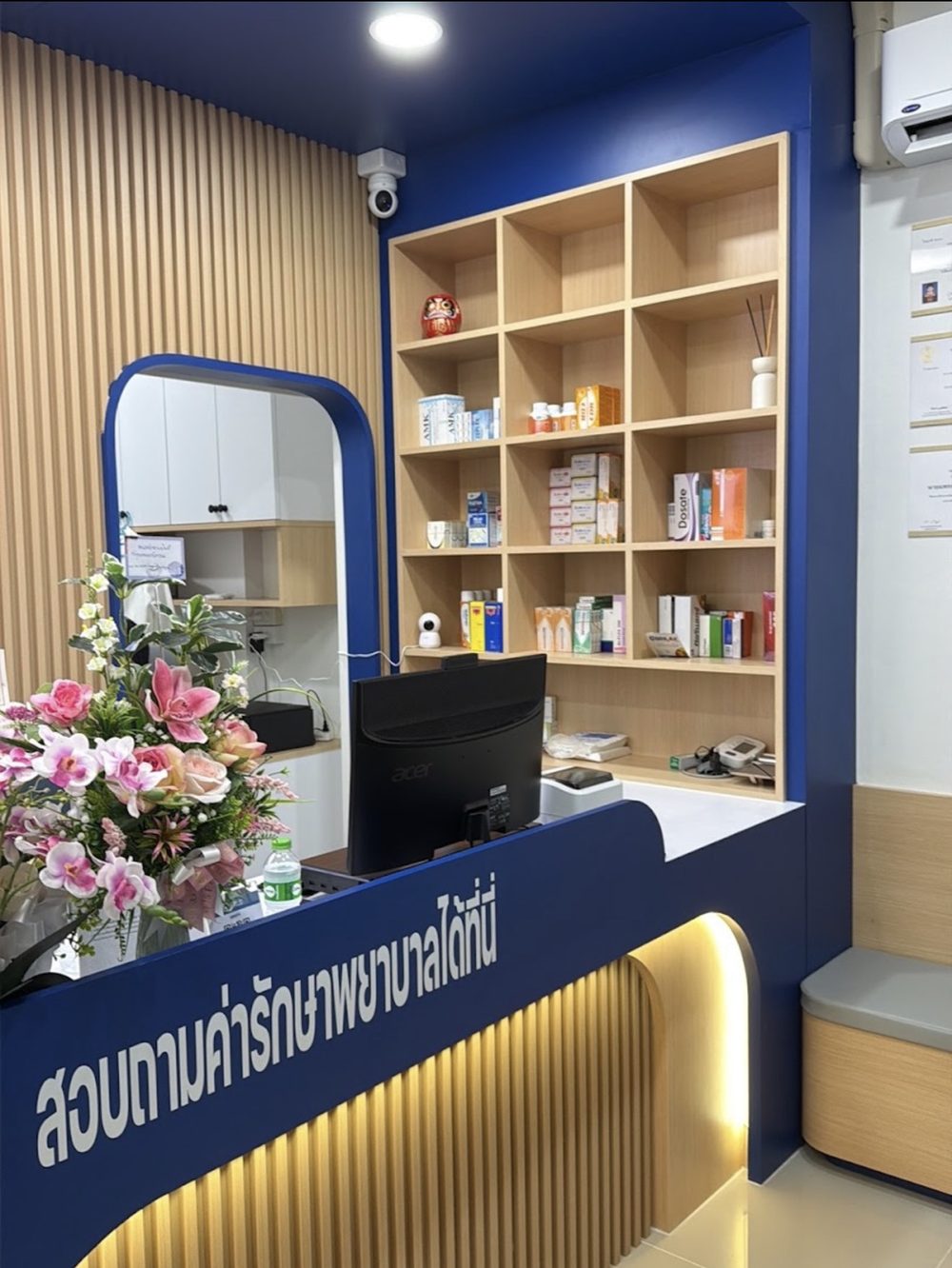 เคาน์เตอร์ต้อนรับคลินิกกระดูกและข้อหมอกันตภณ